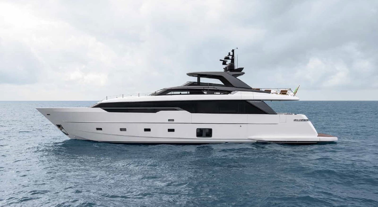 SL96A/764 — 2022 · 96' · 5 Cabins · Pre-Owned