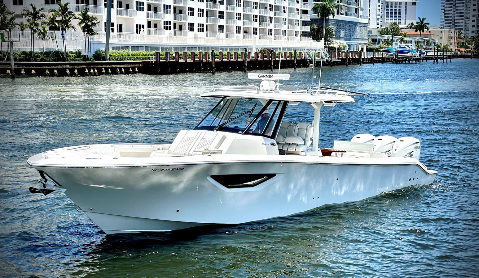 378 PURSUIT — 2022 · 36.98' · 1 Cabin · Pre-Owned