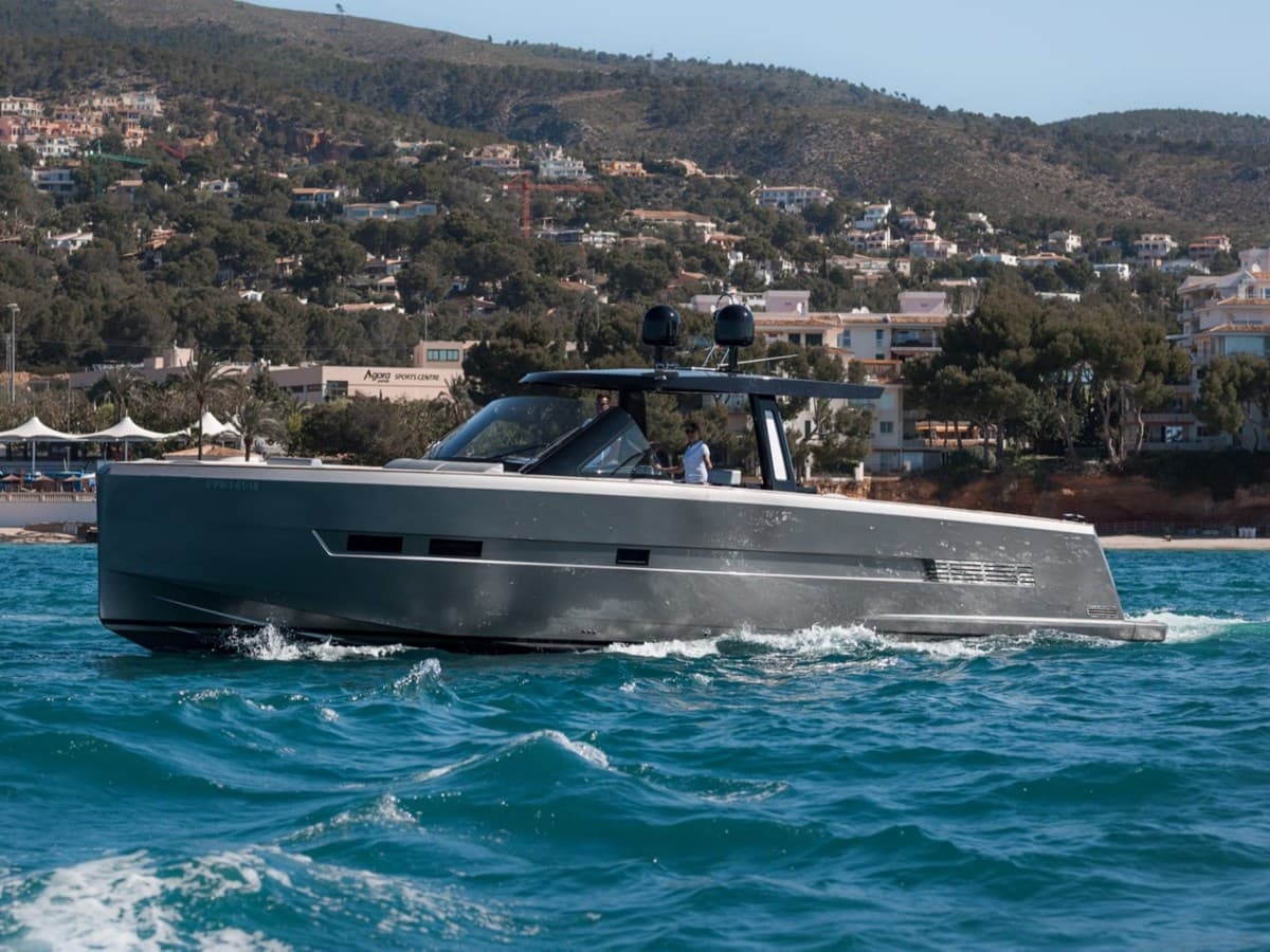 HELLS BELLS — 2018 · 50.13' · 2 Cabins · Pre-Owned