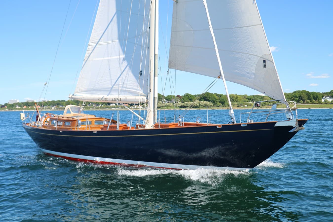 LITTLE DRAGON — 1998 · 57.41' · 3 Cabins · Pre-Owned
