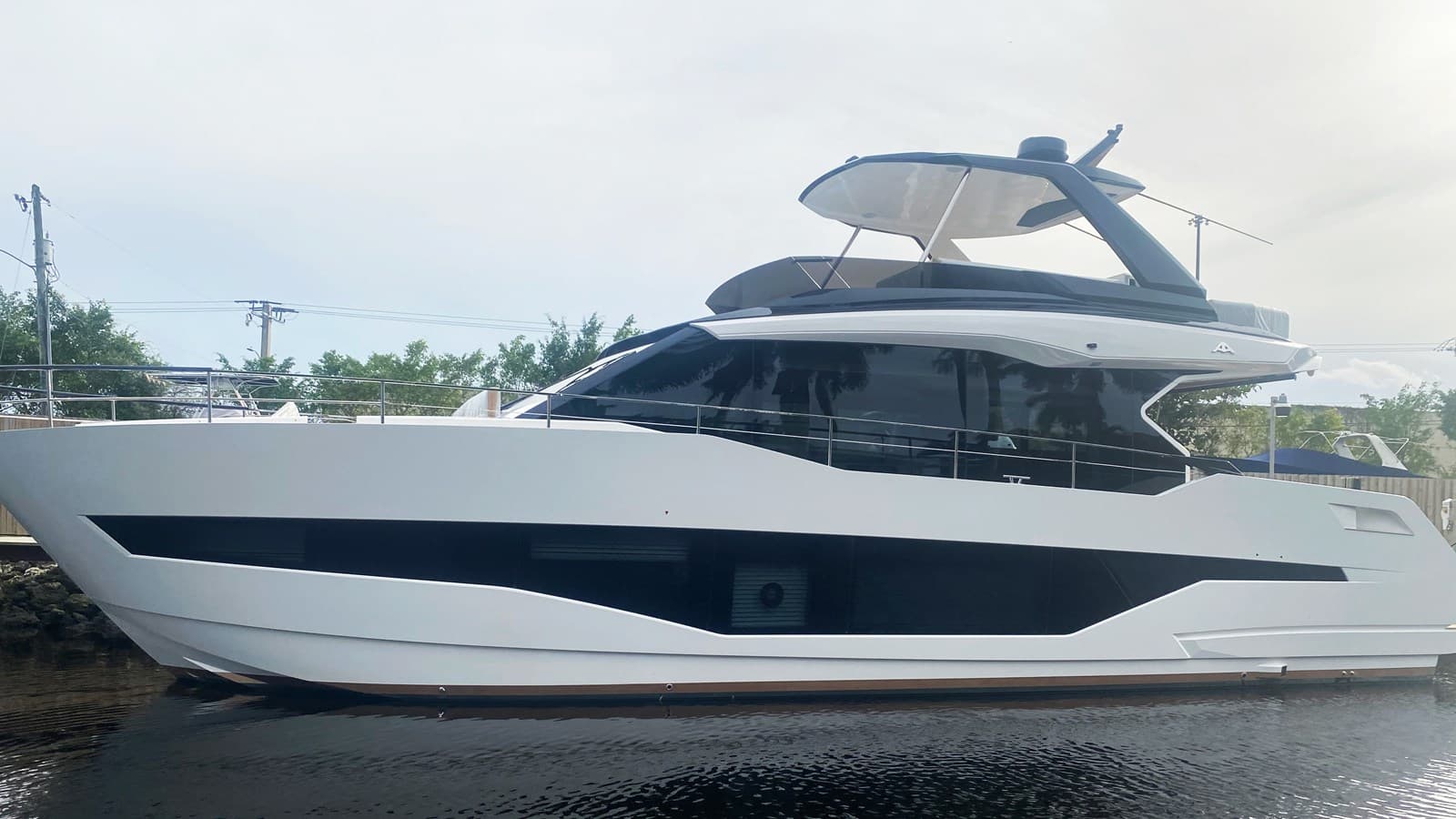 ASTONDOA — 2024 · 56.99' · 3 Cabins · Pre-Owned