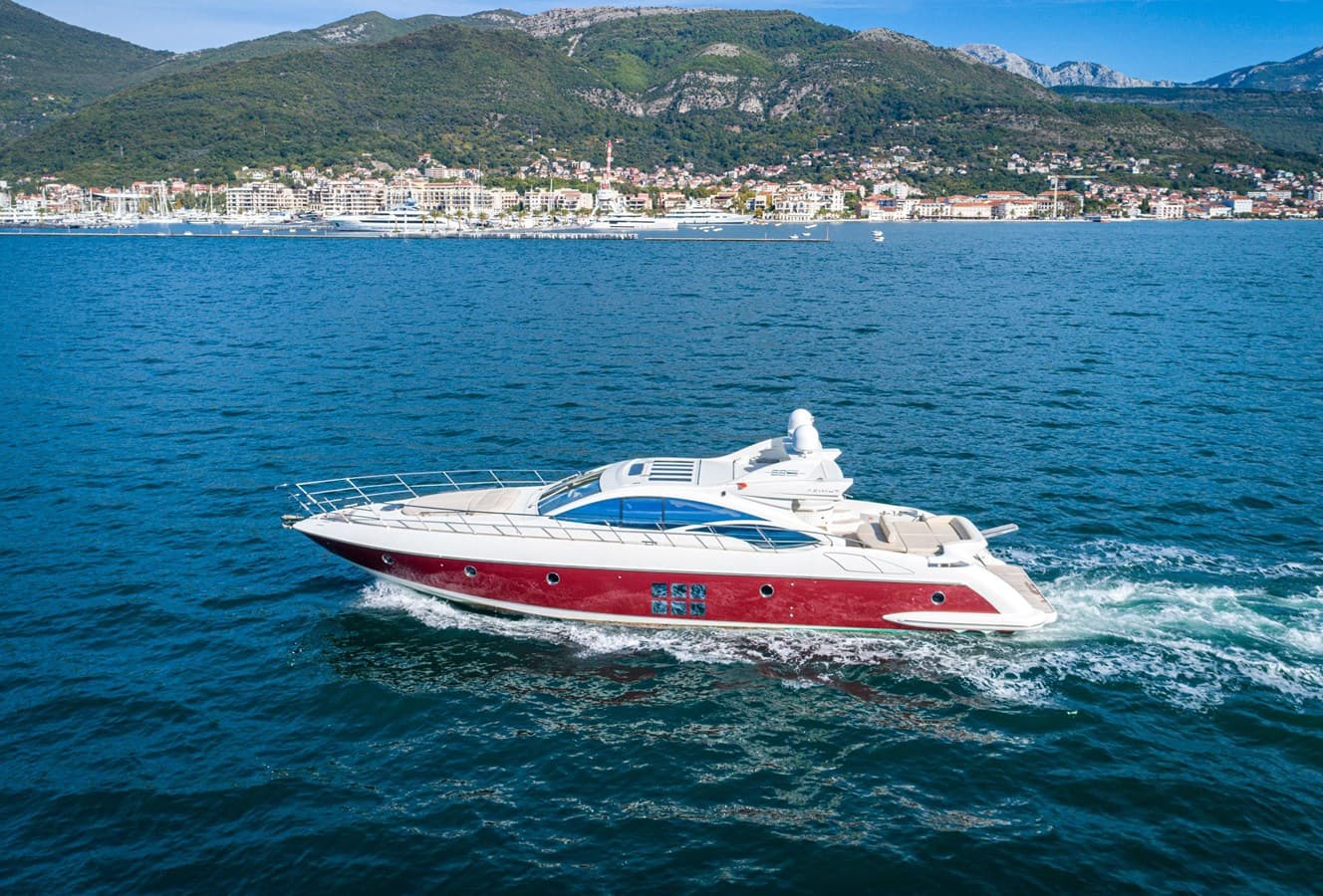BLIND SQUIRREL — 2009 · 67.98' · 3 Cabins · Pre-Owned