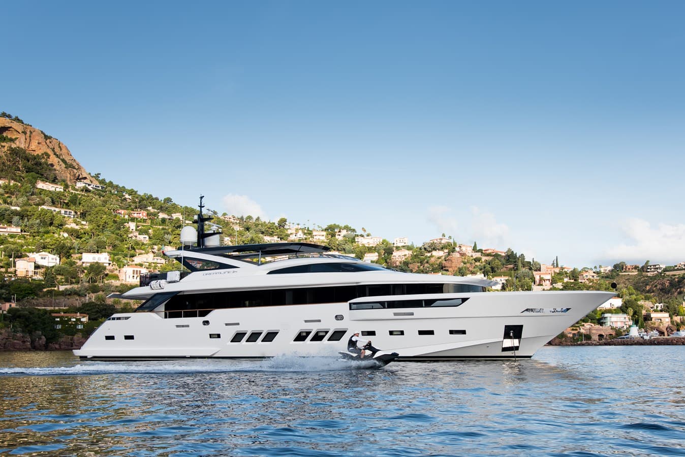 DREAMLINE 35 — 2027 · 117.78' · 5 Cabins · Pre-Owned
