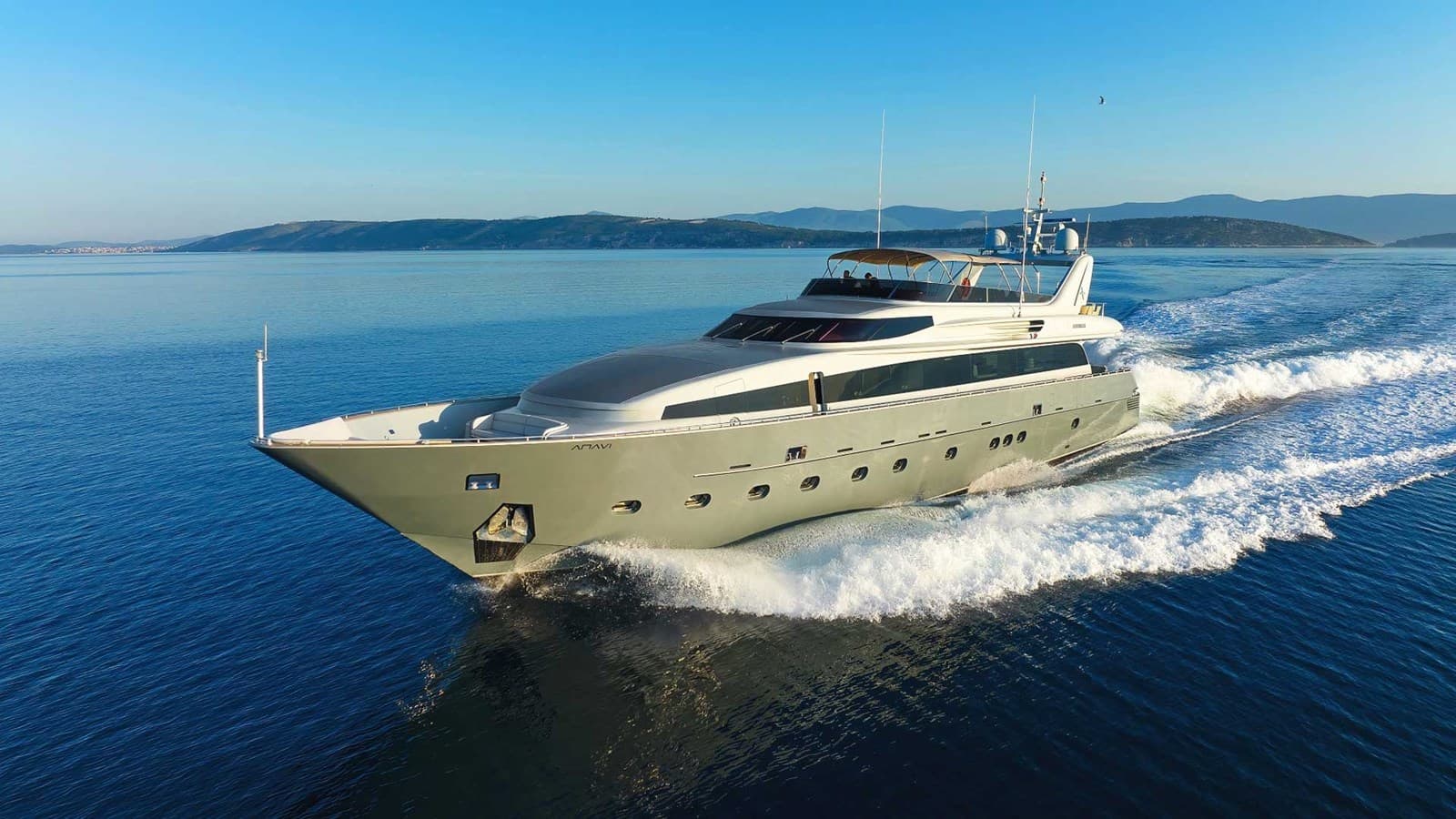 ANAVI — 2007 · 118.44' · 4 Cabins · Pre-Owned