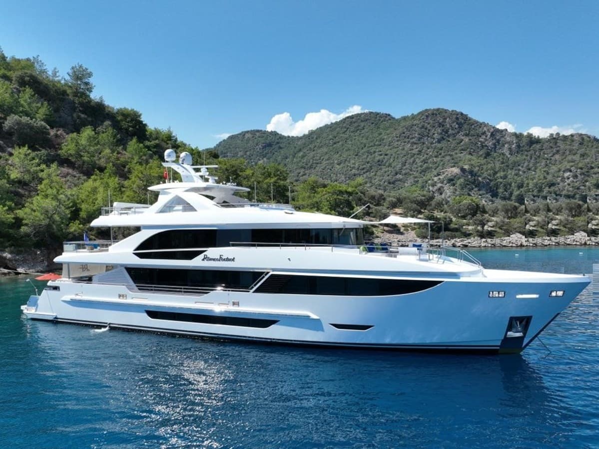 ROMEO FOXTROT II — 2024 · 118.24' · 5 Cabins · Pre-Owned