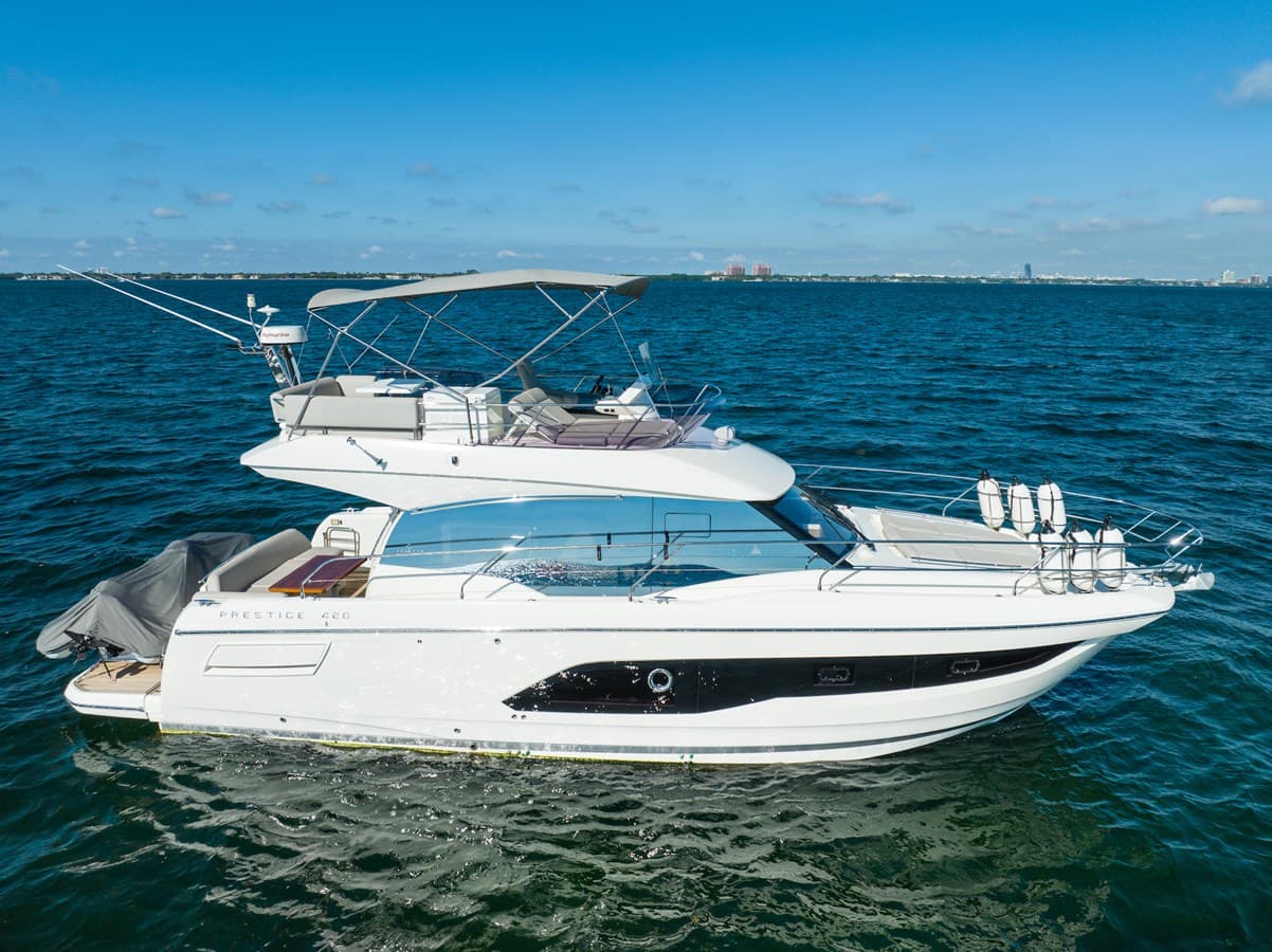 LIVING OUT LOUD — 2019 · 42.81' · 2 Cabins · Pre-Owned