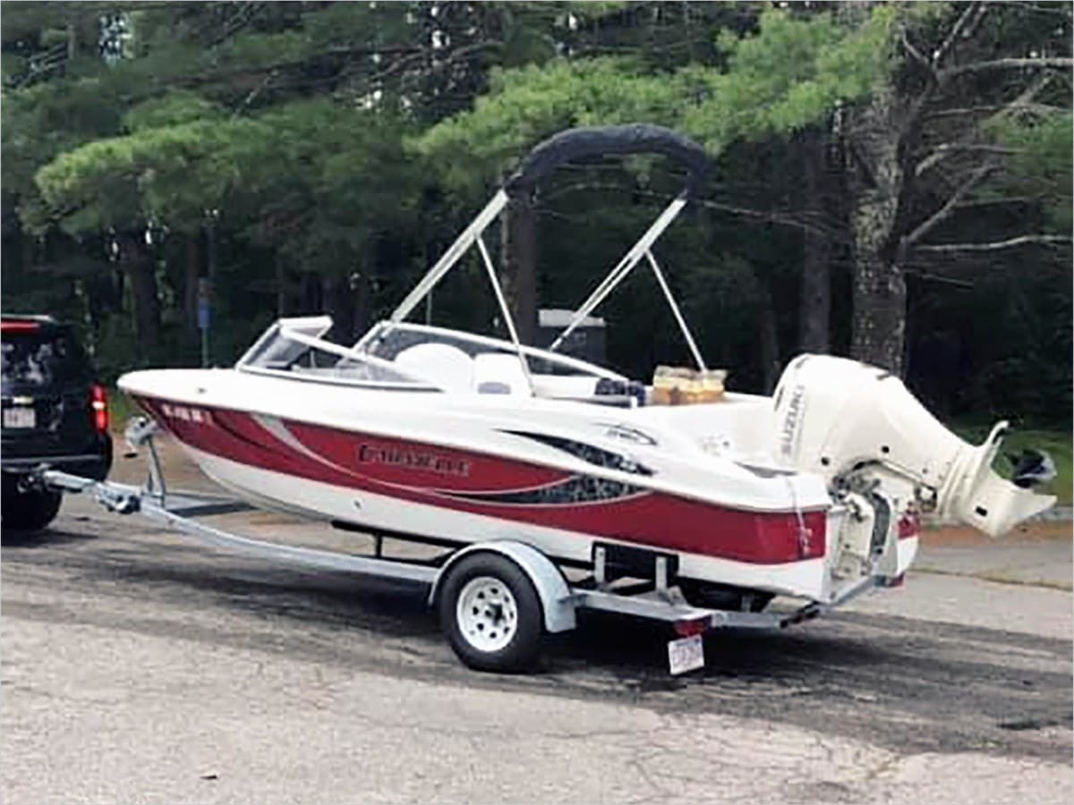 2019 CHAPARRAL 23 H2O SURF — 2019 · 23.06' · 1 Cabin · Pre-Owned