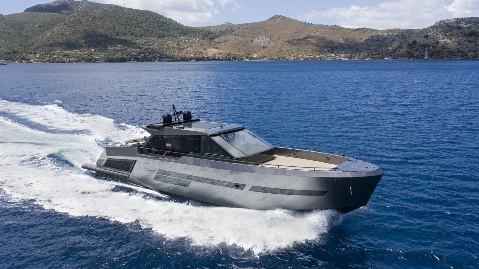 MAZU 82 — 2025 · 81.99' · 4 Cabins · Pre-Owned