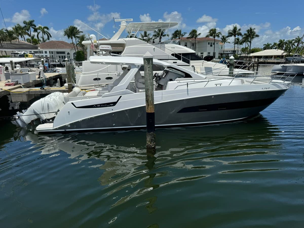 - — 2019 · 42.55' · 1 Cabin · Pre-Owned