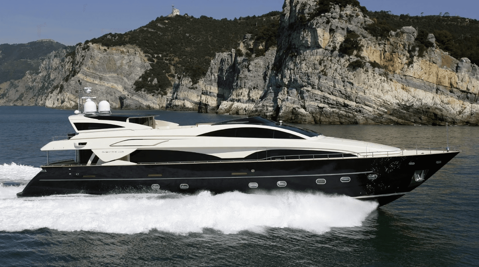 RIVA 115 — 2007 · 114.83' · 5 Cabins · Pre-Owned