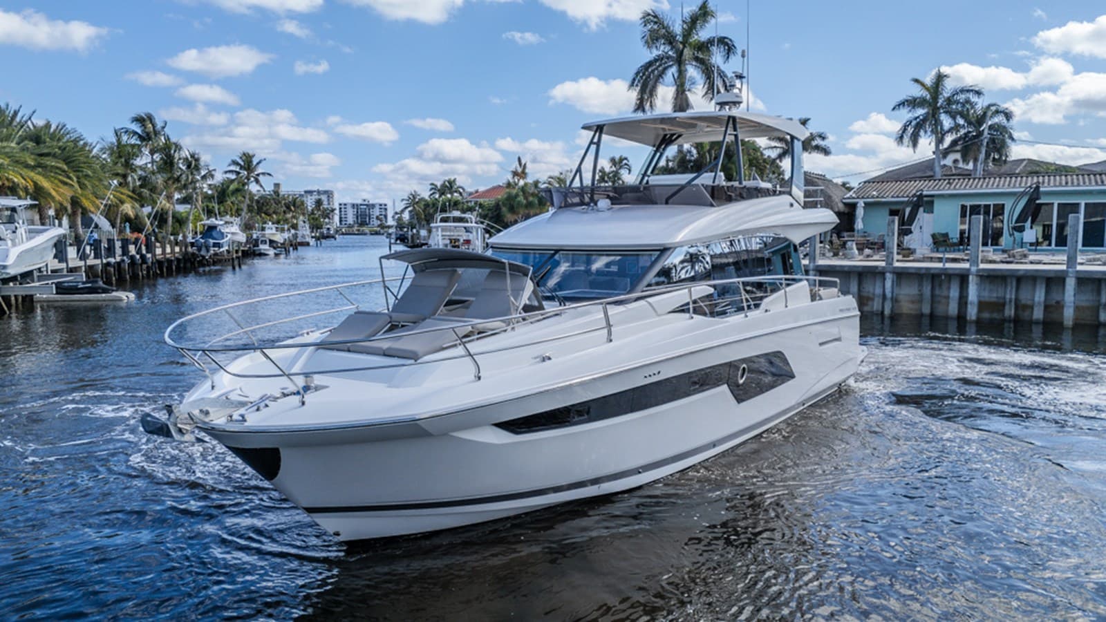 HAPPY CAY — 2021 · 51.97' · 3 Cabins · Pre-Owned