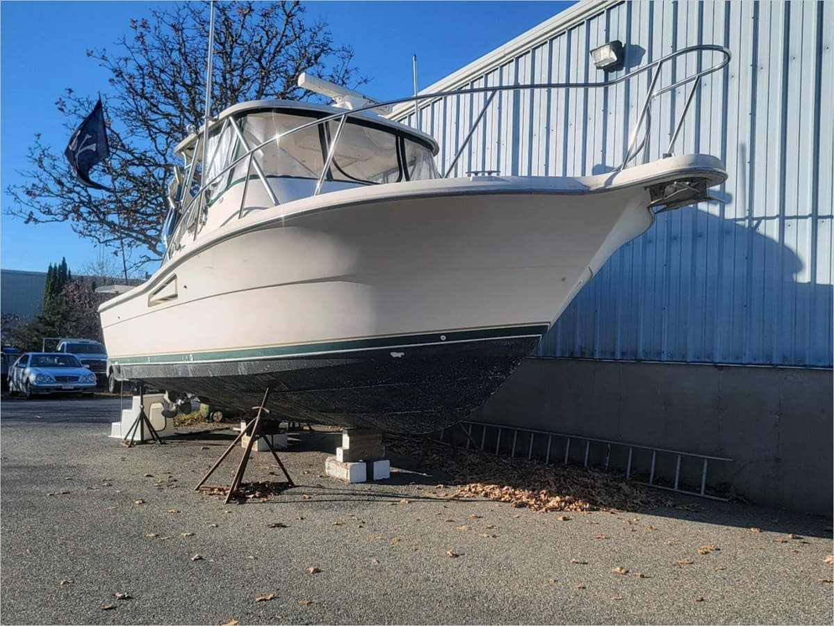 30 PURSUIT 1996 — 1996 · 30.05' · 1 Cabin · Pre-Owned