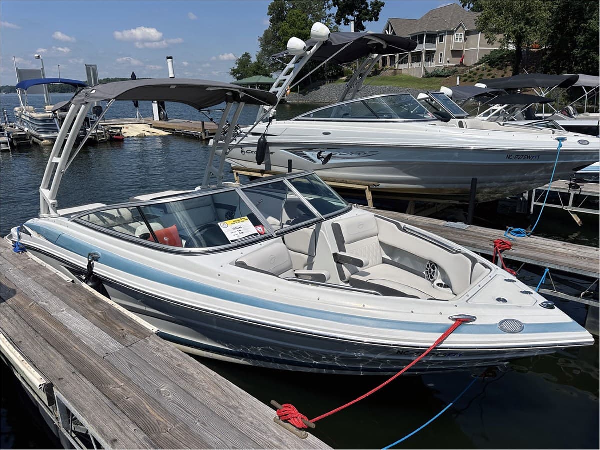 22 CROWNLINE 2021 — 2021 · 22.08' · 1 Cabin · Pre-Owned