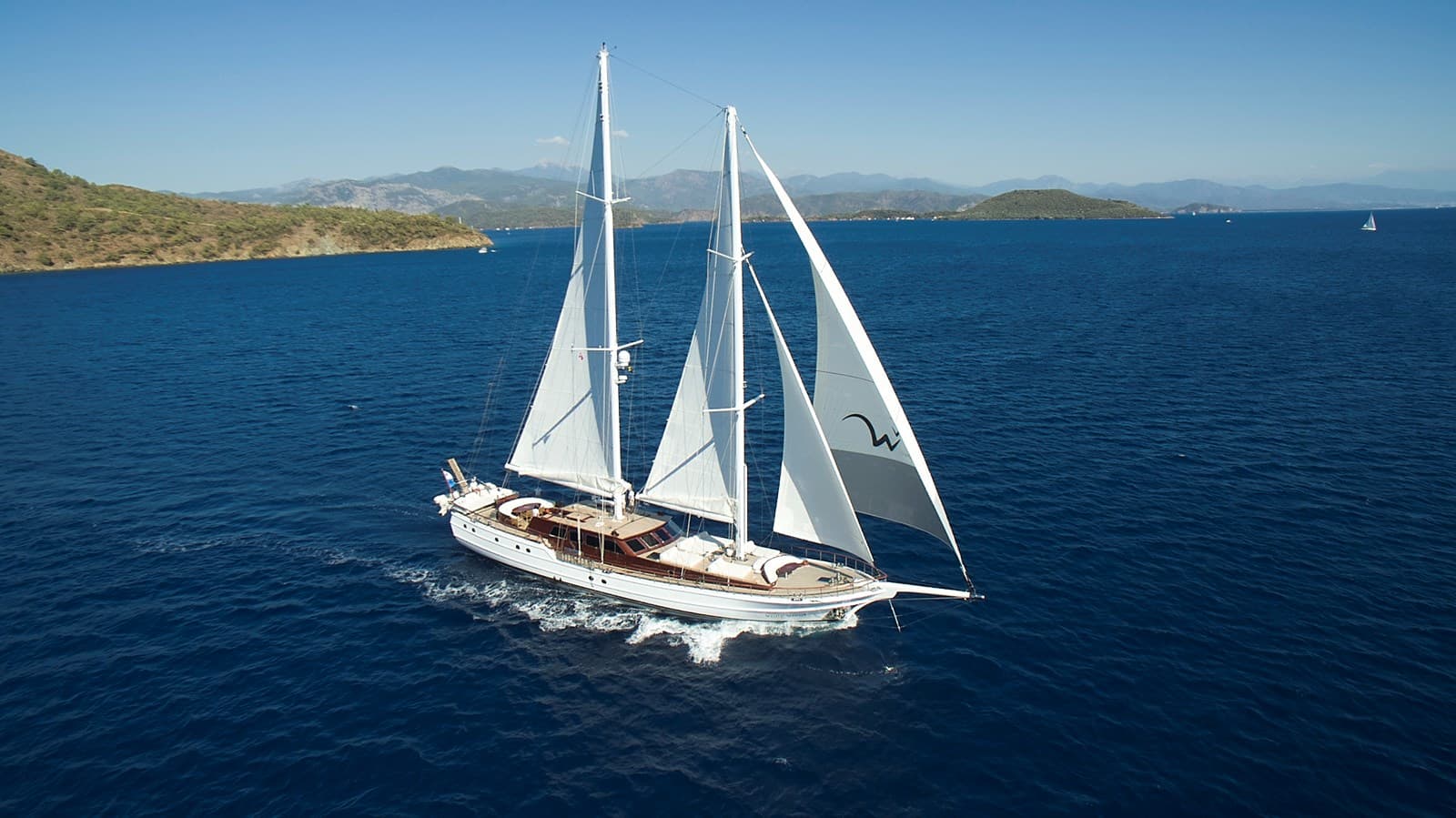 WHITE WINGS — 2020 · 124.67' · 5 Cabins · Pre-Owned