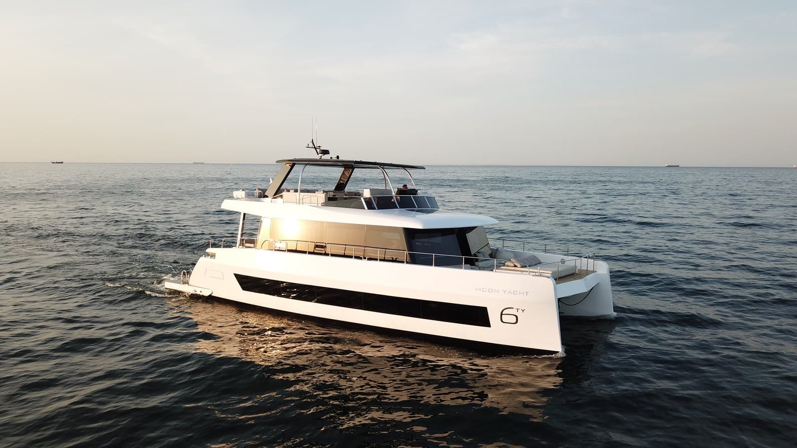 ARCTIC MOON — 2025 · 63.42' · 7 Cabins · Pre-Owned