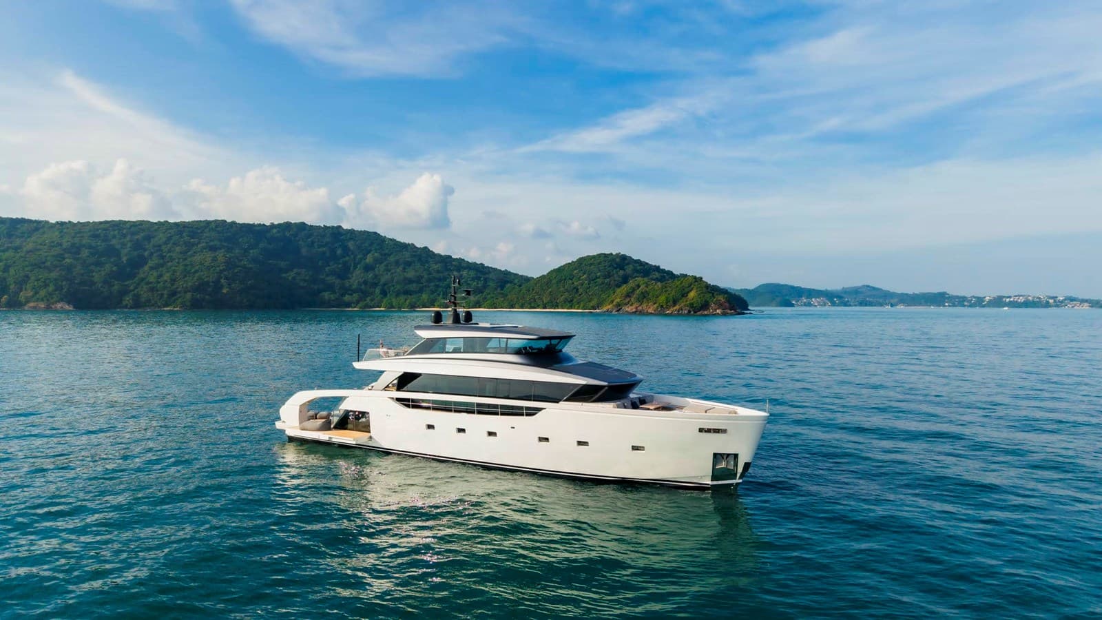 SANLORENZO SX100 — 2024 · 100.07' · 4 Cabins · Pre-Owned