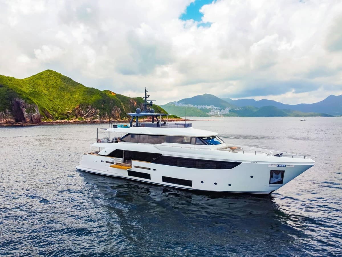 CUSTOM LINE NAVETTA 33 — 2019 · 108.23' · 5 Cabins · Pre-Owned
