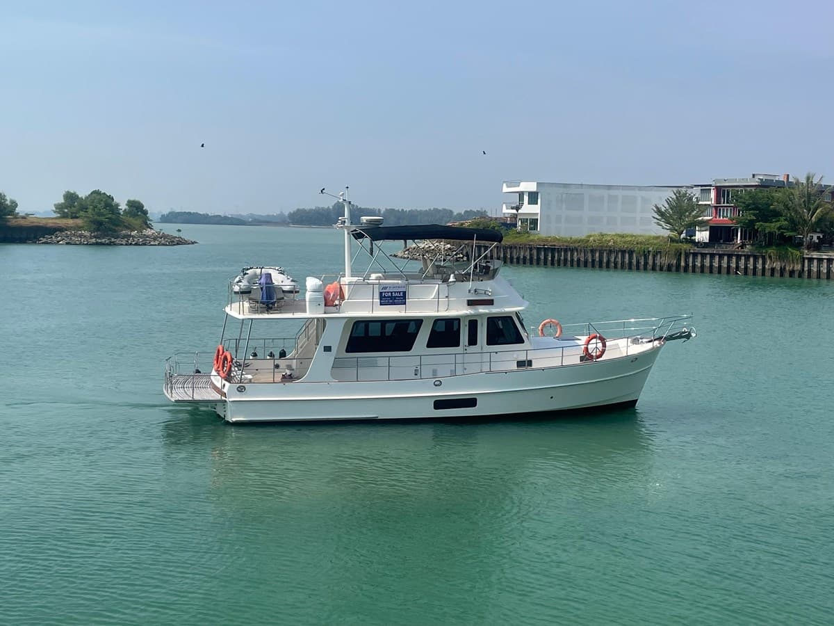 GRAND BANKS 43 HERITAGE EU — 2012 · 43.27' · 2 Cabins · Pre-Owned