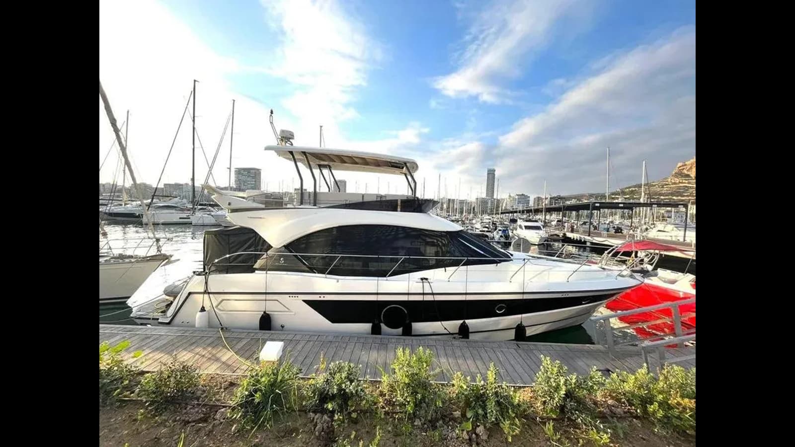 RIALTIN — 2022 · 53.48' · 3 Cabins · Pre-Owned