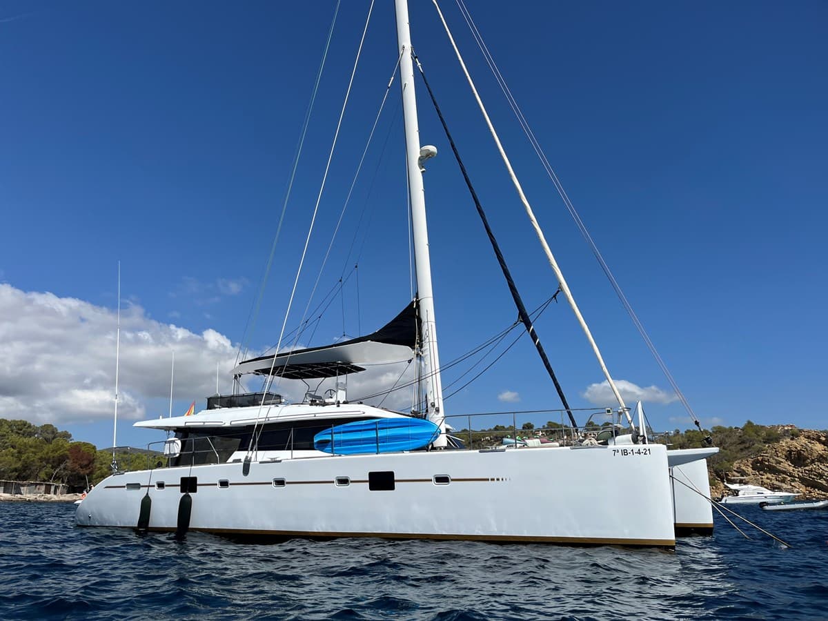 SUNREEF 60 — 2005 · 59.97' · 4 Cabins · Pre-Owned