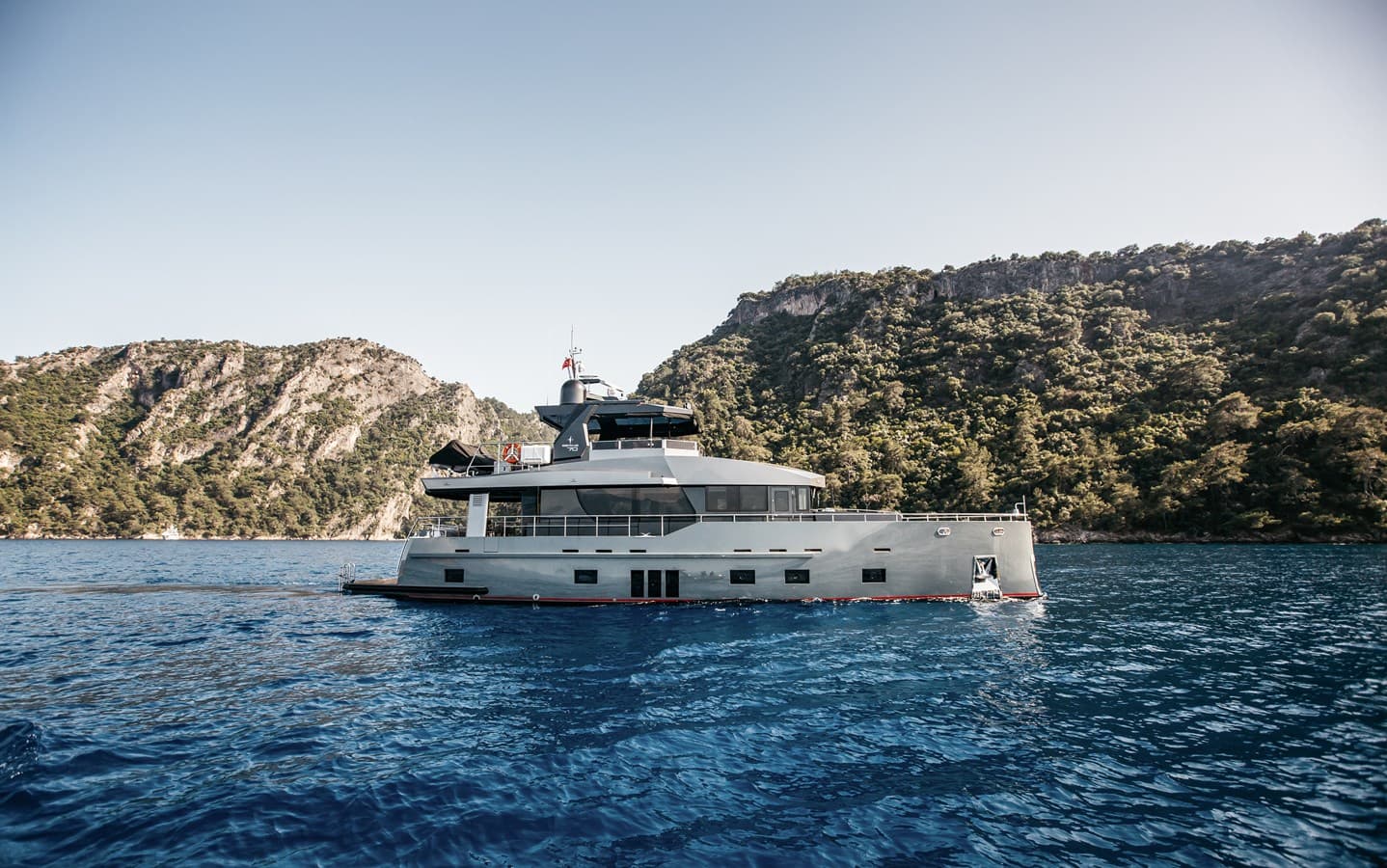 LEVANNA — 2022 · 73.49' · 3 Cabins · Pre-Owned