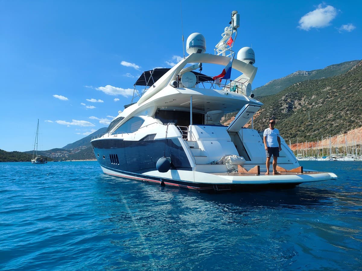 BASYA NICOLI — 2004 · 82.51' · 4 Cabins · Pre-Owned