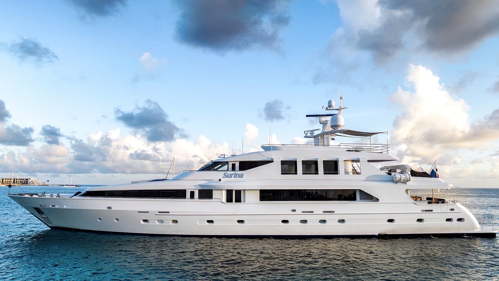 SURINA — 2000 · 146.98' · 5 Cabins · Pre-Owned
