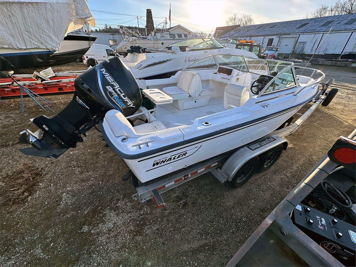 20' BOSTON WHALER 1999 VENTURA — 1999 · 20.08' · 1 Cabin · Pre-Owned