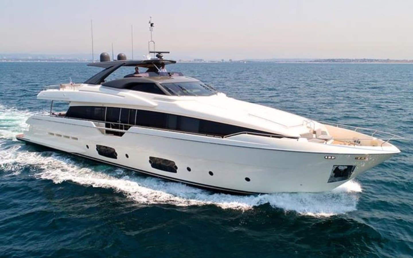 LONTANO — 2016 · 96' · 5 Cabins · Pre-Owned