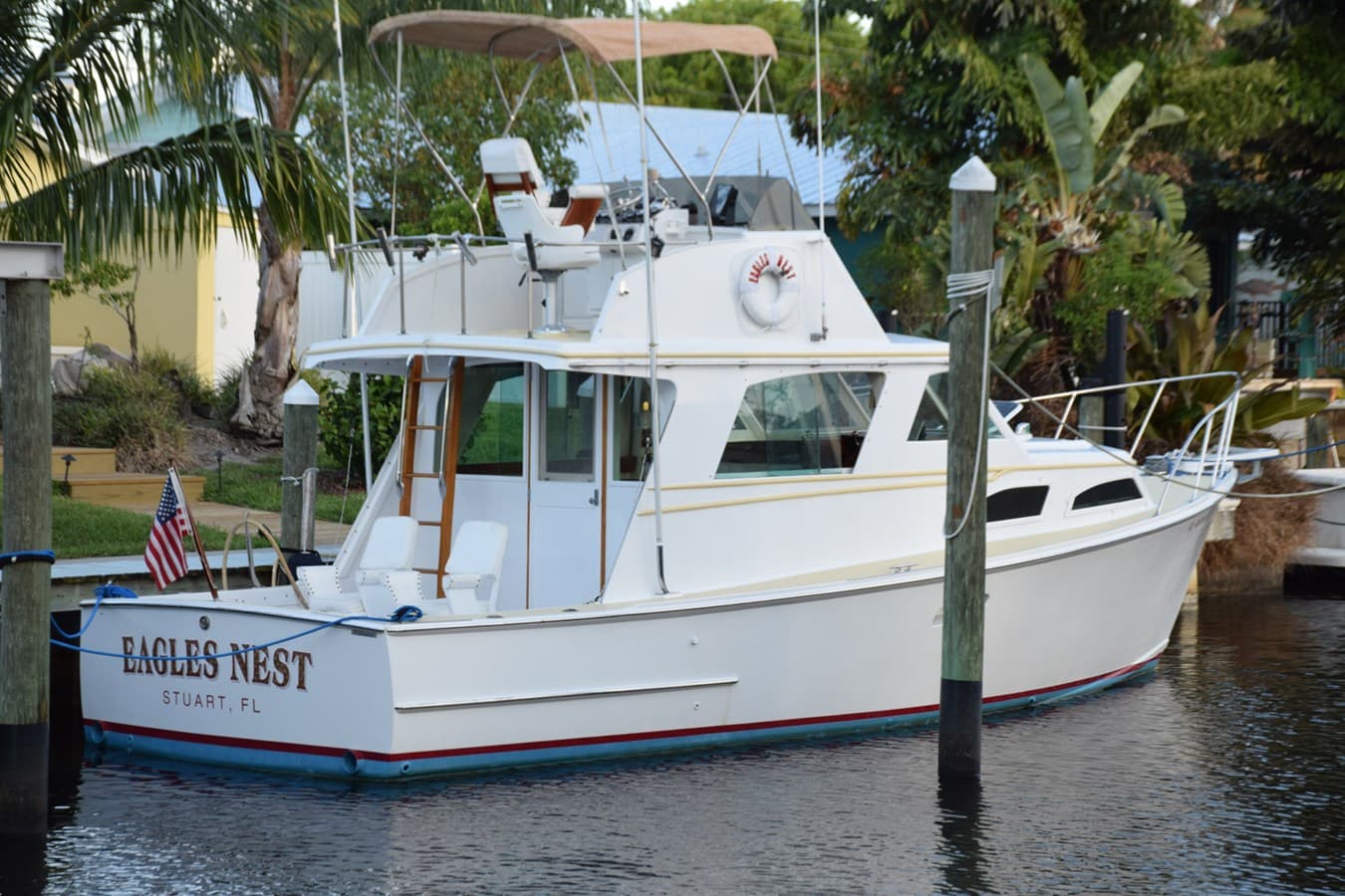 EAGLES NEST — 1982 · 31.99' · 1 Cabin · Pre-Owned