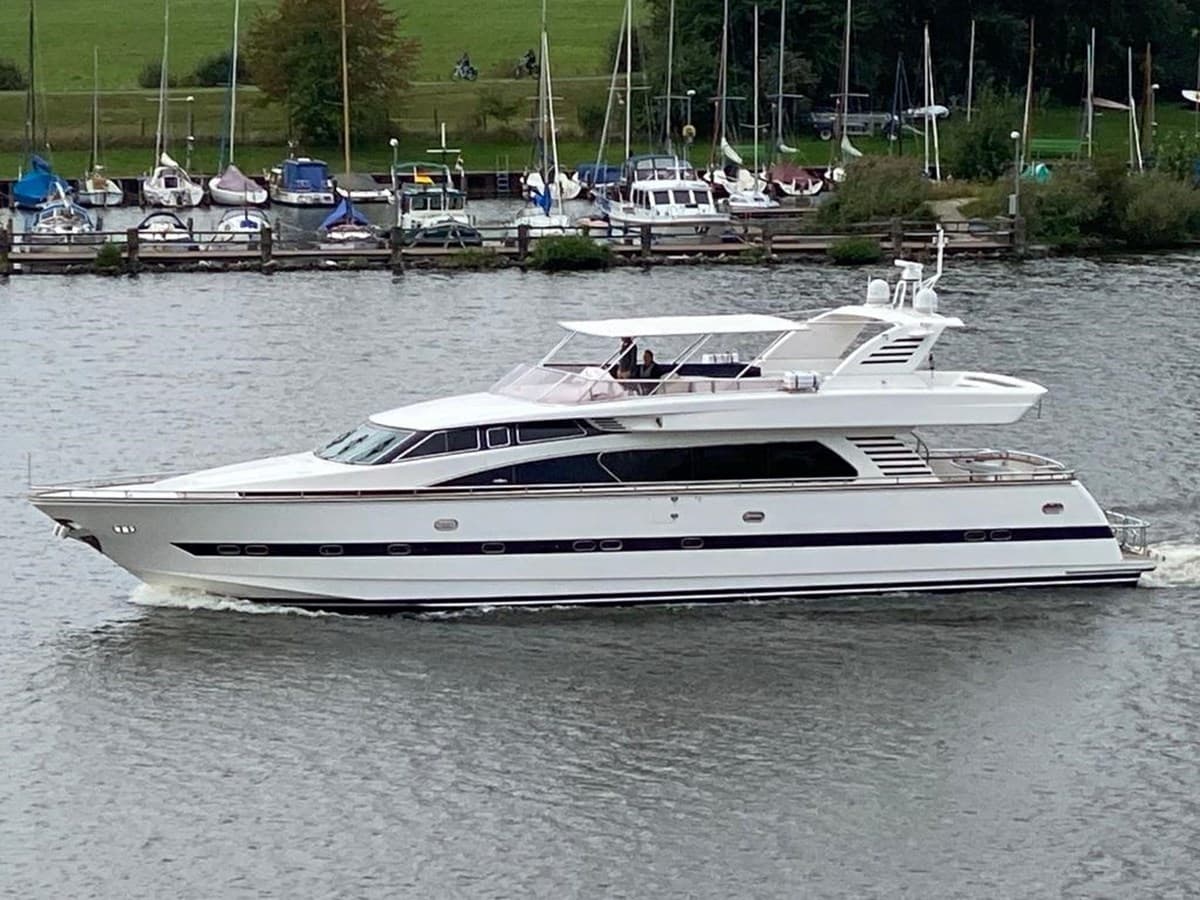 HORIZON ELEGANCE 82 S — 2001 · 83.01' · 4 Cabins · Pre-Owned