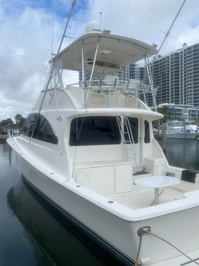 - — 2002 · 51.97' · 3 Cabins · Pre-Owned