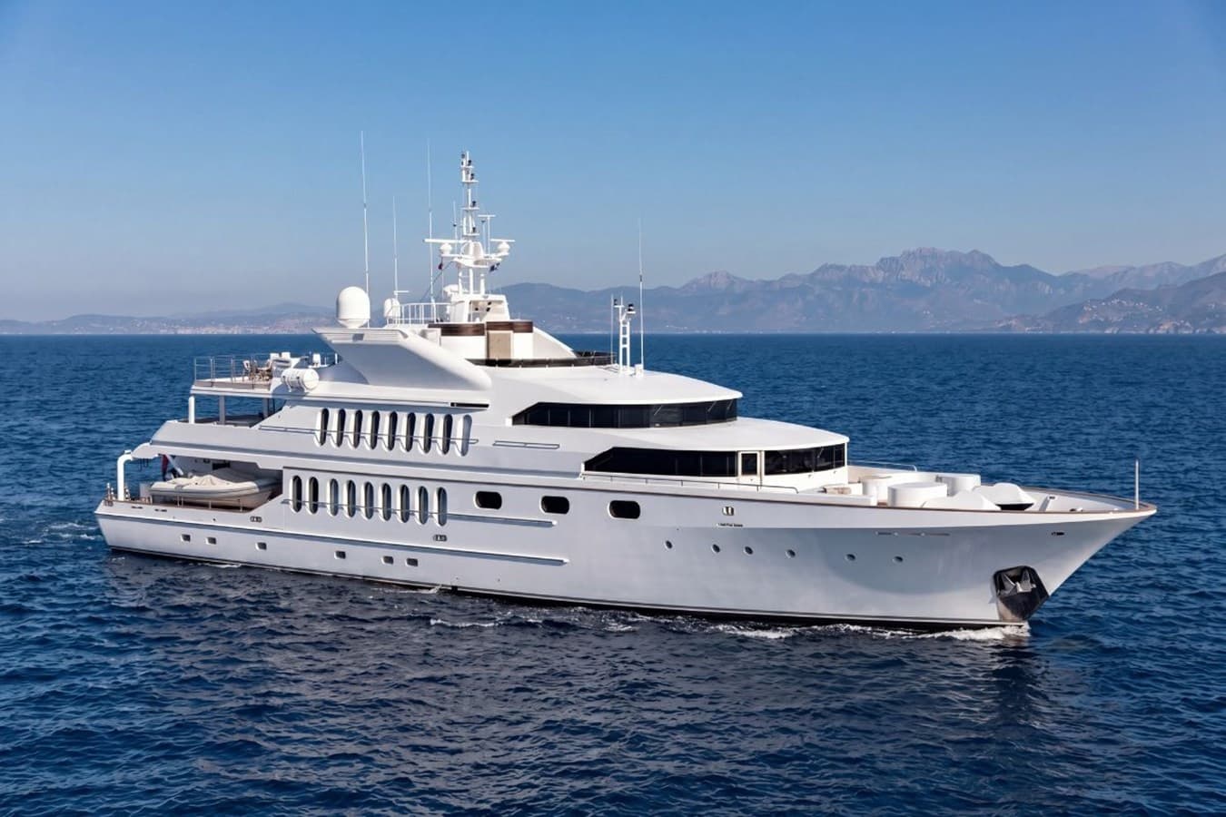 ALL STAR 1 — 1986 · 147.01' · 5 Cabins · Pre-Owned