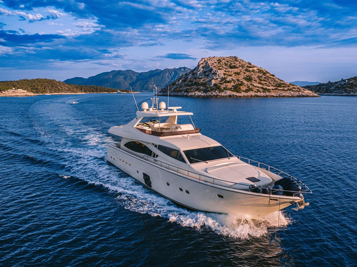 MAYBE NOT — 2009 · 83.01' · 4 Cabins · Pre-Owned