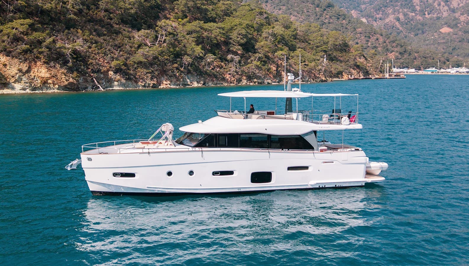 AZ MAGELLANO 66 — 2020 · 66.11' · 4 Cabins · Pre-Owned