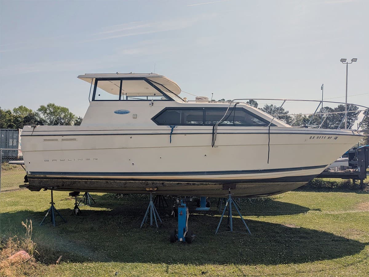 28' BAYLINER 2004 289 CLASSIC — 2004 · 28.05' · 1 Cabin · Pre-Owned