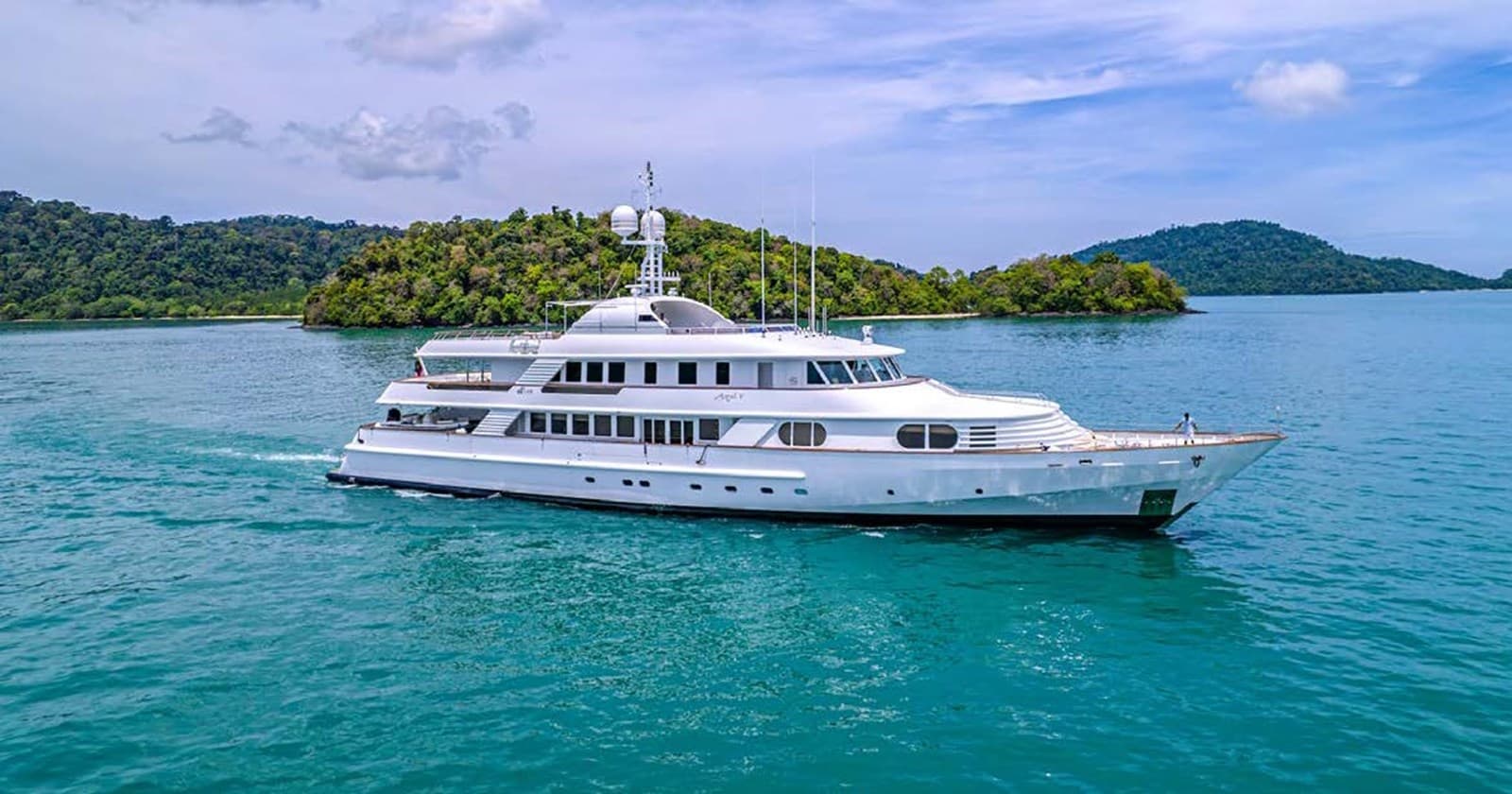 AZUL V — 1996 · 158.14' · 6 Cabins · Pre-Owned