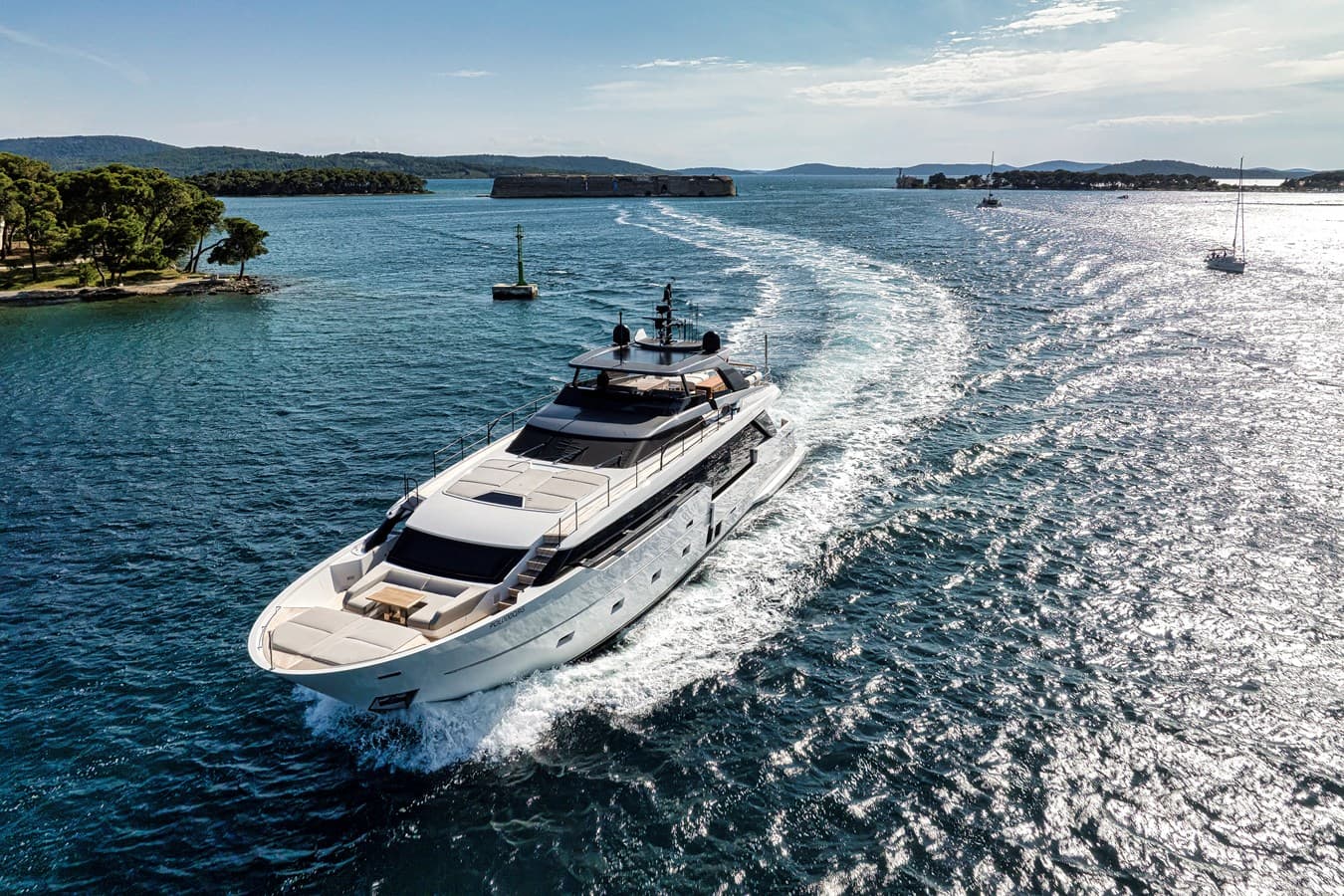 DESTINO — 2023 · 95.34' · 5 Cabins · Pre-Owned