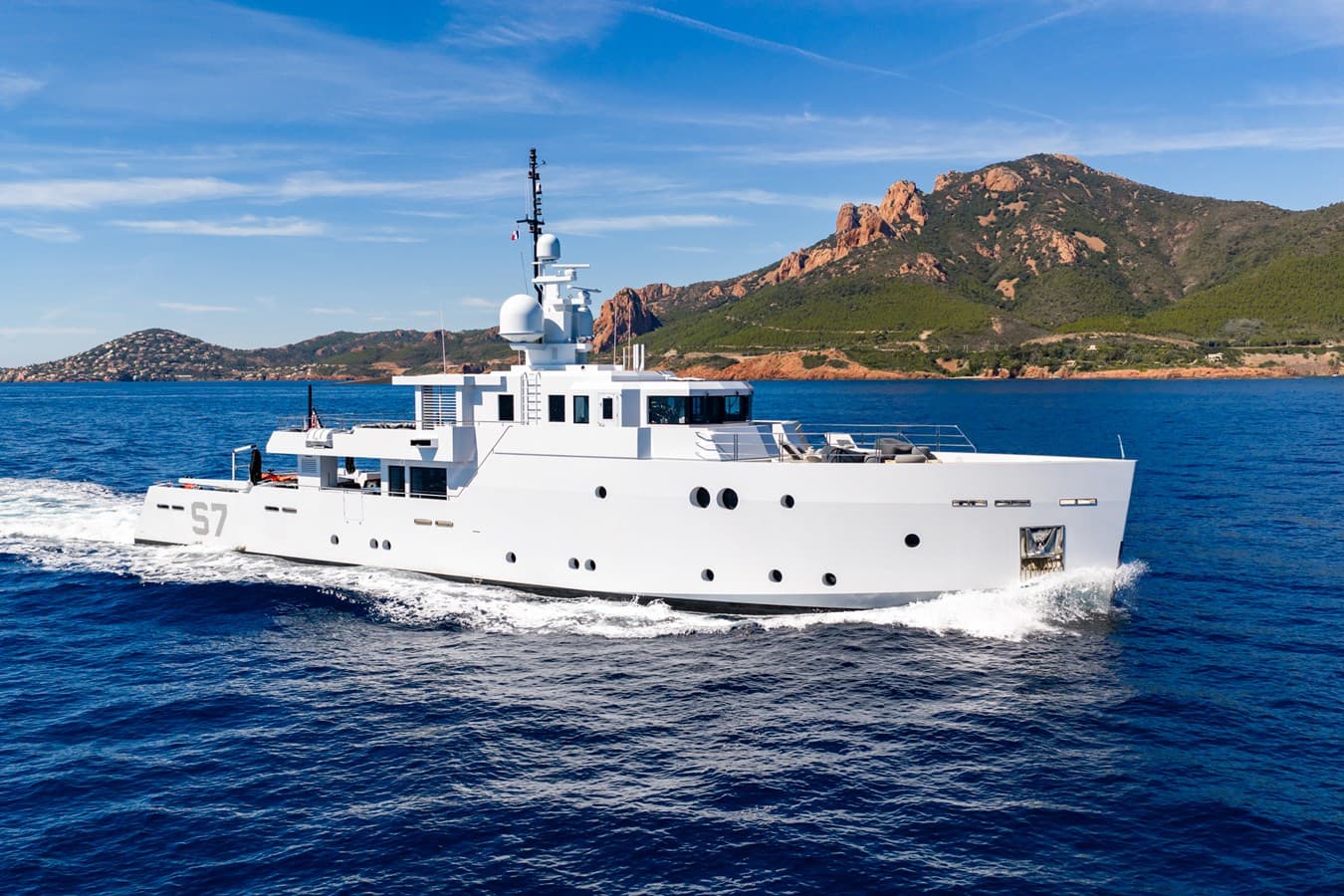 S7 — 2016 · 128.94' · 5 Cabins · Pre-Owned