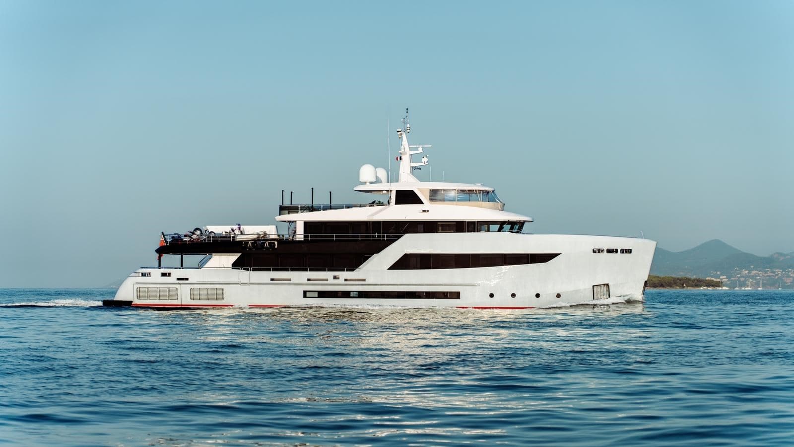 HEEUS — 2023 · 144.98' · 6 Cabins · Pre-Owned
