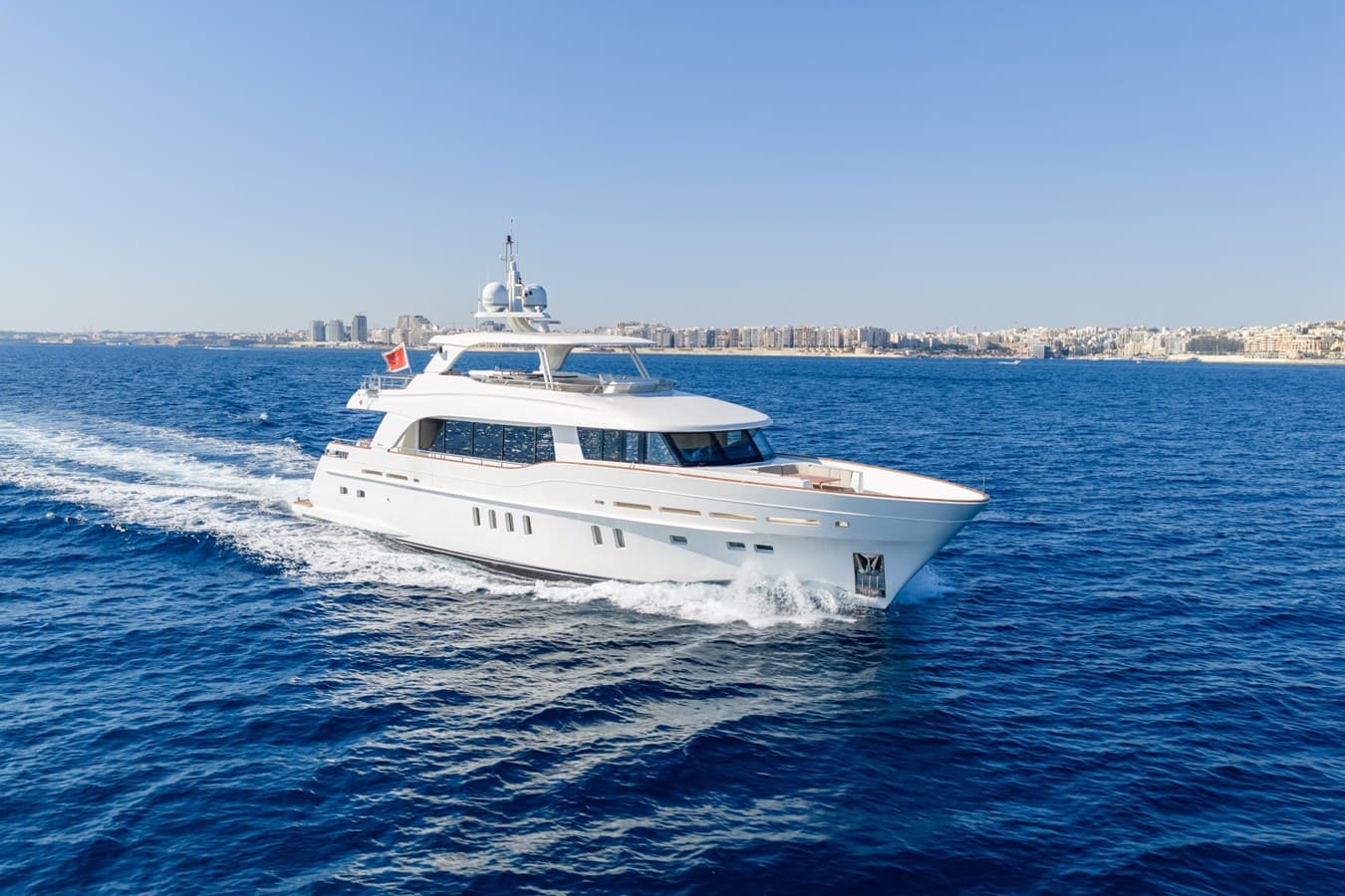 FIREFLY — 2015 · 94' · 4 Cabins · Pre-Owned
