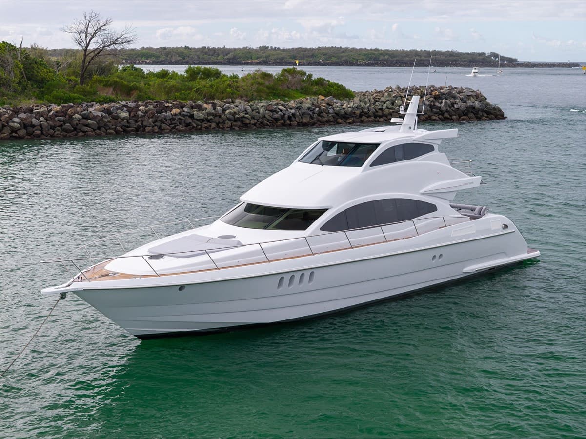 WARREN 87 — 2022 · 91.86' · 3 Cabins · Pre-Owned