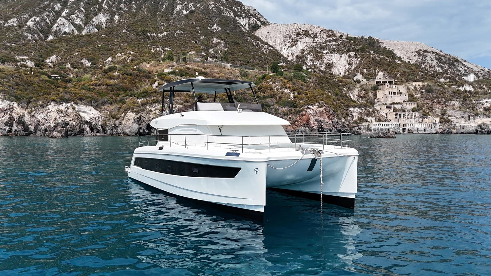 FOUNTAINE PAJOT — 2021 · 43.96' · 3 Cabins · Pre-Owned