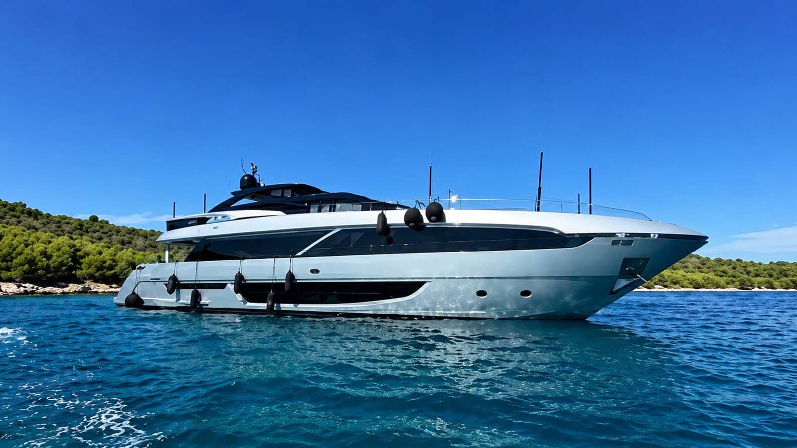 RIVA 100 CORSARO — 2019 · 98.1' · 5 Cabins · Pre-Owned