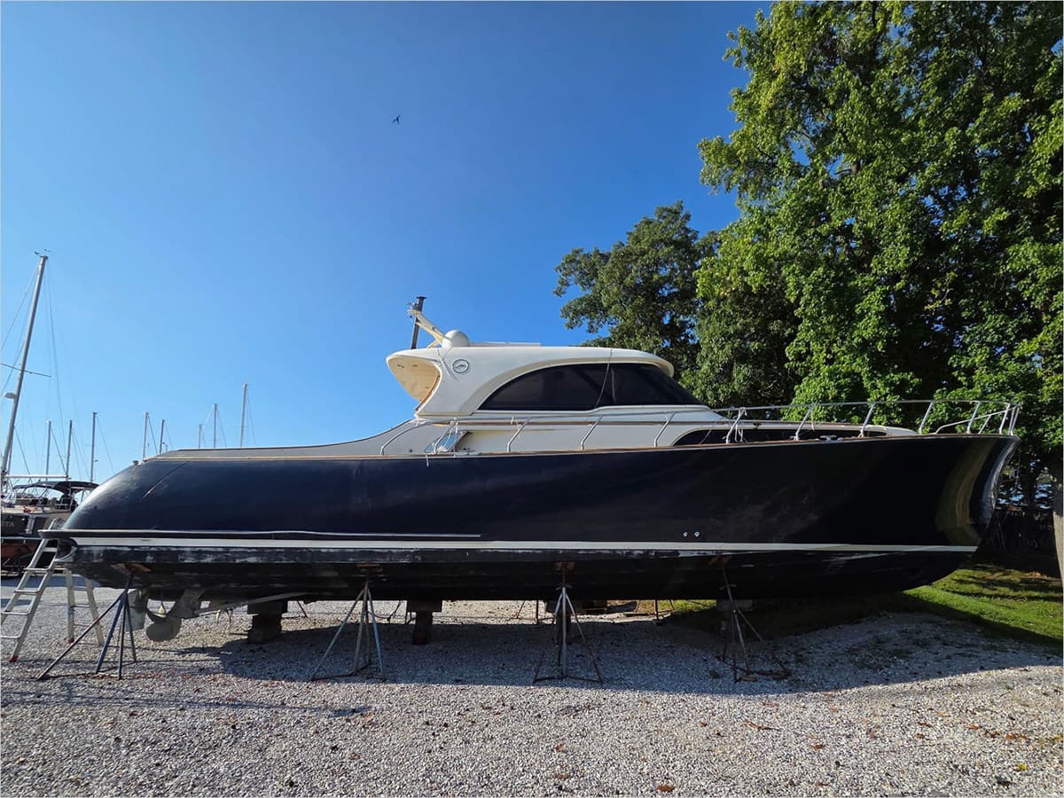 51' MOCHI 2005 DOLPHIN — 2005 · 51.08' · 1 Cabin · Pre-Owned