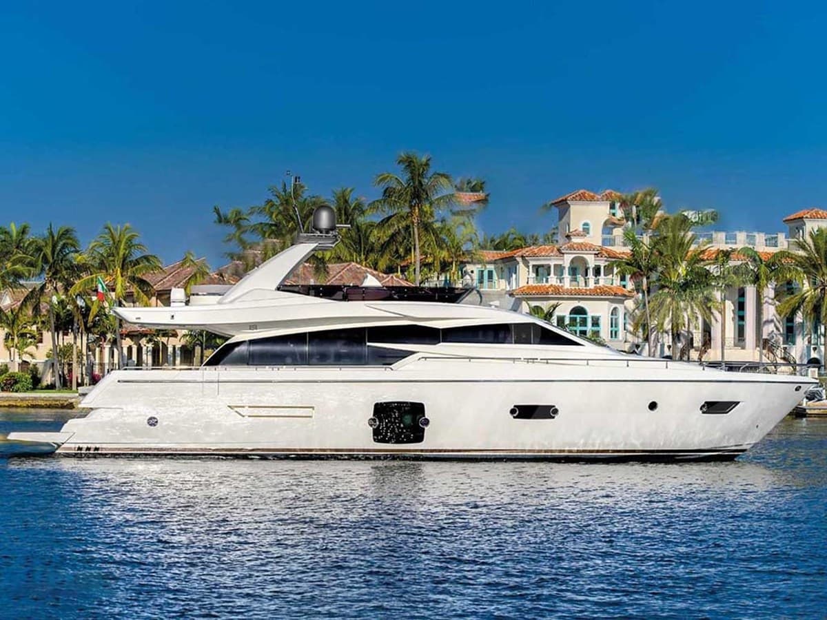 LA LUNA — 2015 · 74.64' · 4 Cabins · Pre-Owned