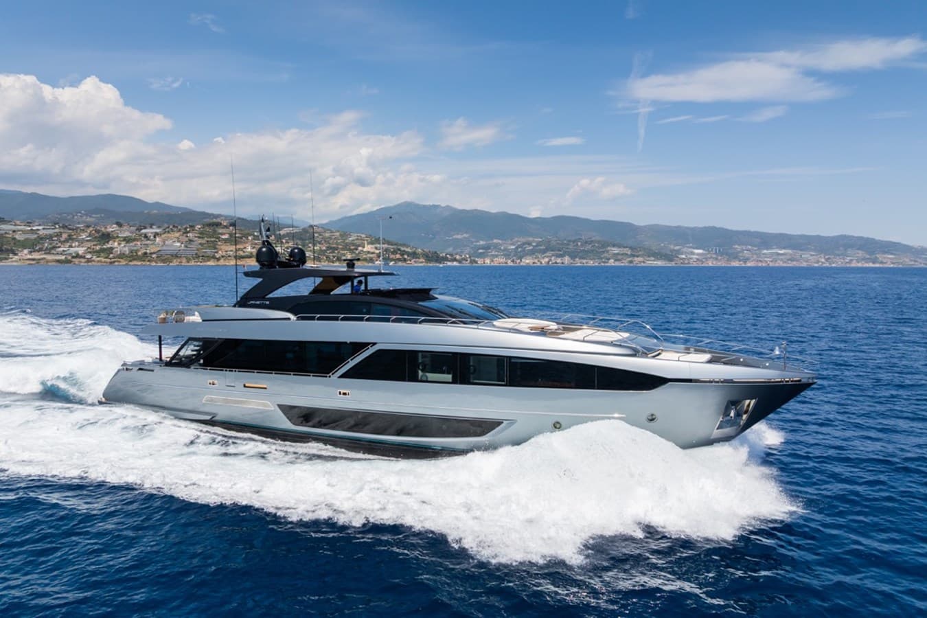 JANETTE — 2020 · 110.01' · 5 Cabins · Pre-Owned