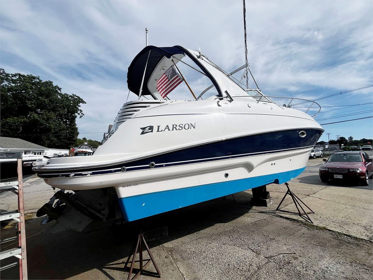 31' LARSON 2006 310 CABRIO — 2006 · 31.07' · 1 Cabin · Pre-Owned