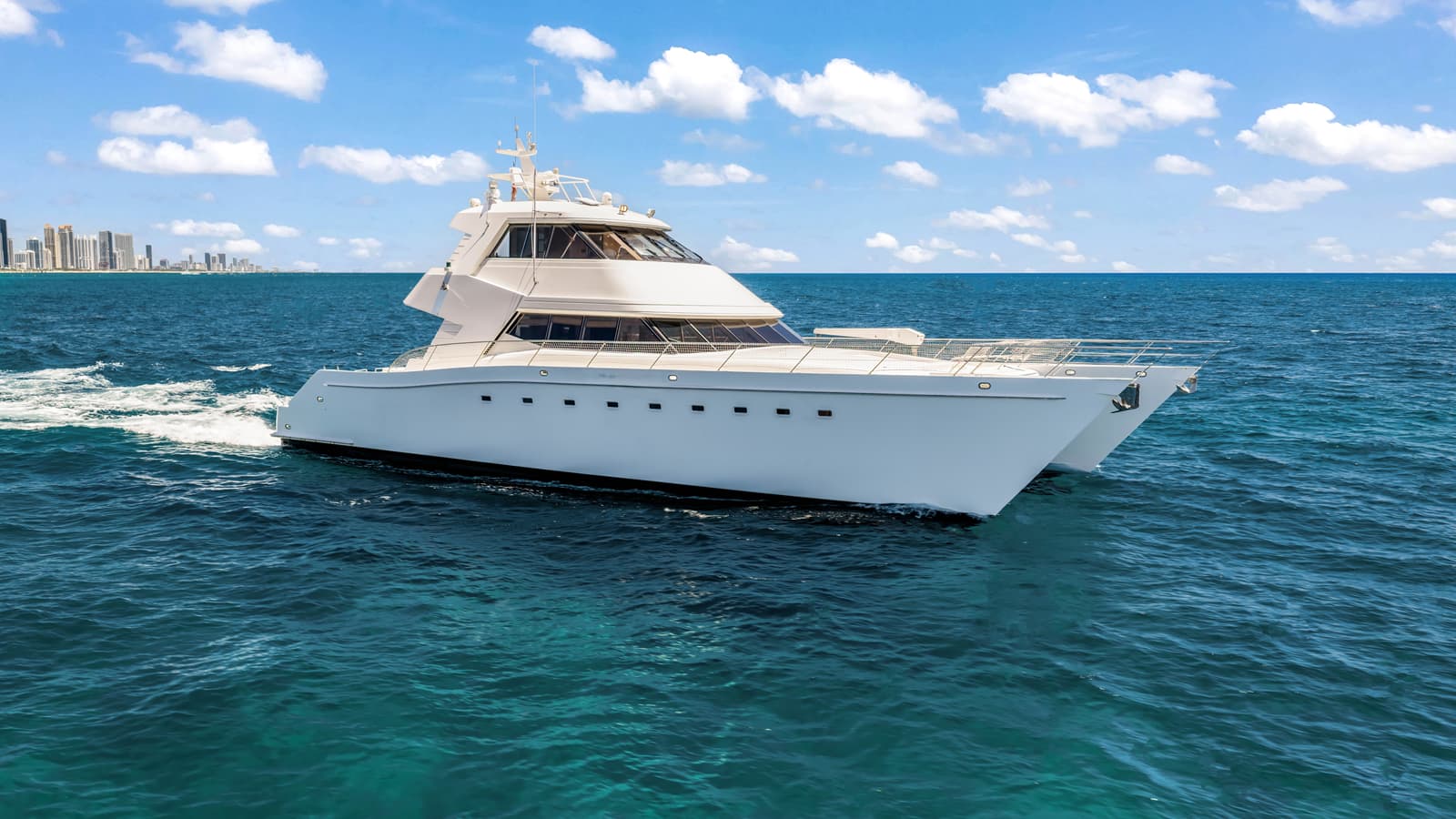 MOANA — 2000 · 77.99' · 4 Cabins · Pre-Owned