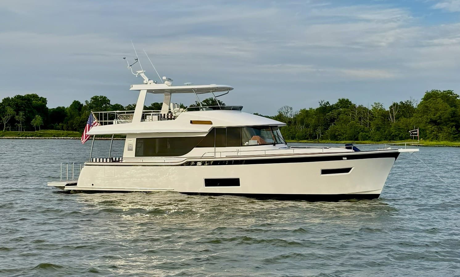 SUMMIT 54 — 2025 · 53.97' · 3 Cabins · Pre-Owned